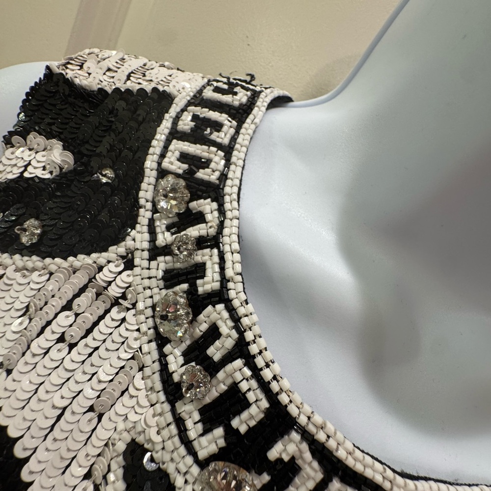 Elegant Black and White Sequin Dress - Picture 3 of 4